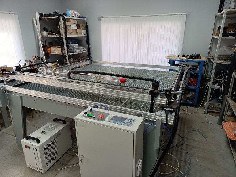 Лазерный станок "ЛазерКрой" с рабочим полем 2000*1800мм