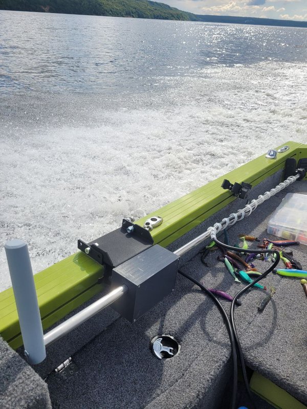 Электронный ротатор на лодке в походном положении